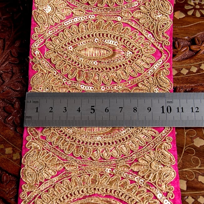 チロリアンテープ　メーター売 - 金糸が美しい　種子模様のゴータ刺繍〔幅:約10.5cm〕 6 - 横幅はこのようになります。長さは、メートル単位の切り売りとなります。