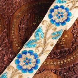 〔各色あり〕〔メーター売り〕チロリアンテープ　メーター売 - 金糸が美しい　更紗模様のゴータ刺繍〔幅:約5.5cm〕