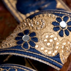 〔各色あり〕〔メーター売り〕チロリアンテープ　メーター売 - 美しい光沢感　小花模様のブロケード〔幅:約6.5cm〕 - サブ3