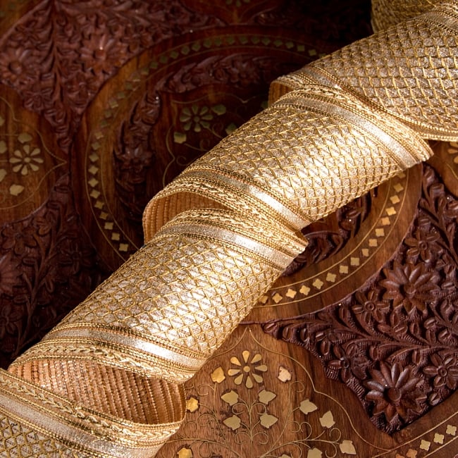 チロリアンテープ　メーター売 - 金糸が美しい　金色のゴータ刺繍〔幅:約8.5cm〕 2 - 他にはないとても素敵な雰囲気