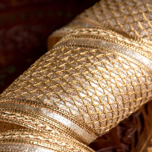チロリアンテープ　メーター売 - 金糸が美しい　金色のゴータ刺繍〔幅:約8.5cm〕 3 - 拡大写真です