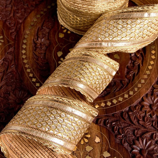 チロリアンテープ　メーター売 - 金糸が美しい　金色のゴータ刺繍〔幅:約5.5cm〕 2 - 他にはないとても素敵な雰囲気