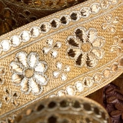 〔各色あり〕〔メーター売り〕チロリアンテープ　メーター売 - 美しい光沢感　小花模様のブロケード〔幅:約6.2cm〕 - サブ3