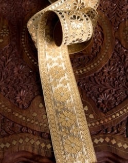 〔各色あり〕〔メーター売り〕チロリアンテープ　メーター売 - 美しい光沢感　小花模様のブロケード〔幅:約6.2cm〕 - サブ5