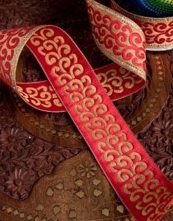 〔各色あり〕〔メーター売り〕チロリアンテープ　メーター売 - 金糸が美しい　更紗模様のブロケード〔幅:約5cm〕 - サブ5