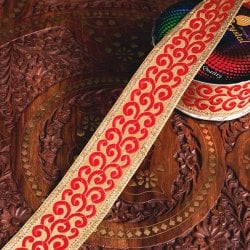 〔各色あり〕〔メーター売り〕チロリアンテープ　メーター売 - 金糸が美しい　更紗模様のブロケード〔幅:約5cm〕