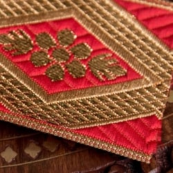 〔各色あり〕〔メーター売り〕チロリアンテープ　メーター売 - 金糸が美しい　小花と伝統模様のブロケード〔幅:約6cm〕 - サブ4