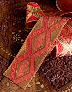 〔各色あり〕〔メーター売り〕チロリアンテープ　メーター売 - 金糸が美しい　小花と伝統模様のブロケード〔幅:約6cm〕 - サブ5