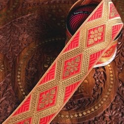 〔各色あり〕〔メーター売り〕チロリアンテープ　メーター売 - 金糸が美しい　小花と伝統模様のブロケード〔幅:約6cm〕