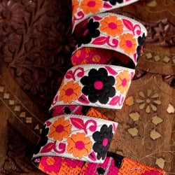 〔各色あり〕チロリアンテープ　メーター売 - 色鮮やか　花柄のカッチ刺繍〔幅:約3.2cm〕 - サブ2