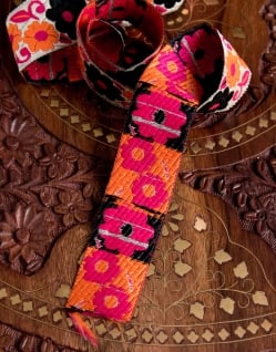 〔各色あり〕チロリアンテープ　メーター売 - 色鮮やか　花柄のカッチ刺繍〔幅:約3.2cm〕 - サブ5