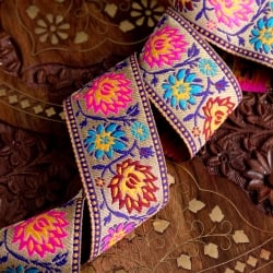 〔各色あり〕〔メーター売り〕チロリアンテープ　メーター売 - 美しい光沢感　更紗模様のブロケード〔幅:約4.3cm〕 - サブ2