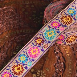 〔各色あり〕〔メーター売り〕チロリアンテープ　メーター売 - 美しい光沢感　更紗模様のブロケード〔幅:約4.3cm〕