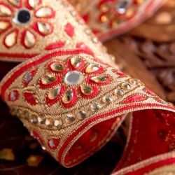 〔各色あり〕〔メーター売り〕チロリアンテープ　メーター売 - 色鮮やか　ミラーワークとビーズ刺繍〔幅:約4.8cm〕 - サブ3