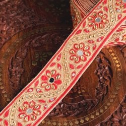 〔各色あり〕〔メーター売り〕チロリアンテープ　メーター売 - 色鮮やか　ミラーワークとビーズ刺繍〔幅:約4.8cm〕