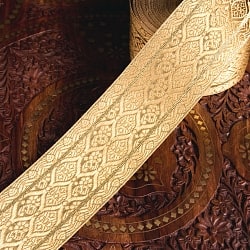 チロリアンテープ　メーター売 - 美しい光沢感　金色の伝統模様ブロケード〔幅:約7cm〕の商品写真