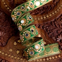 〔各色あり〕〔メーター売り〕チロリアンテープ　メーター売 - 色鮮やか　ミラーワークとビーズ刺繍〔幅:約2.5cm〕 - サブ2