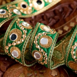 〔各色あり〕〔メーター売り〕チロリアンテープ　メーター売 - 色鮮やか　ミラーワークとビーズ刺繍〔幅:約2.5cm〕 - サブ3