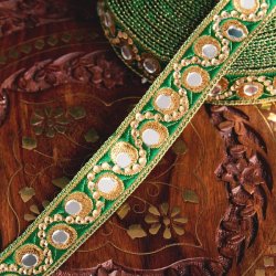 〔各色あり〕〔メーター売り〕チロリアンテープ　メーター売 - 色鮮やか　ミラーワークとビーズ刺繍〔幅:約2.5cm〕