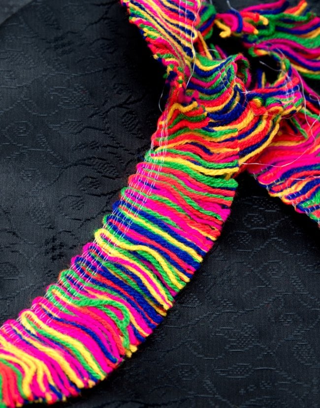 インドのひらひらカラフルテープ - ロール売り【長さ:約15m 幅:約3cm】の写真