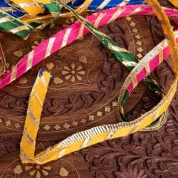 約85m ロール売り〔各色あり〕チロリアンテープ - シルバー装飾入りカラフルロングテープ〔幅:約1.3cm〕 - サブ5