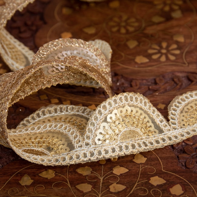 約9m ロール売り・チロリアンテープ - 金糸が美しい　更紗模様のゴータ刺繍〔幅:約3.5cm〕 5 - 裏面はこのようになっております