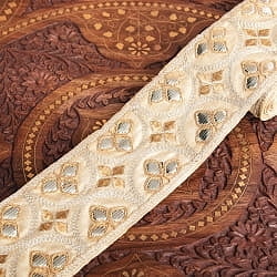 チロリアンテープ　メーター売 - 金糸が美しい　更紗模様のゴータ刺繍〔幅:約8.3cm〕の商品写真