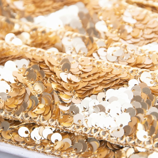 チロリアンテープ　メーター売 - 輝くスパンコールと美しい金糸〔幅:約3.8cm〕 4 - 別の角度から