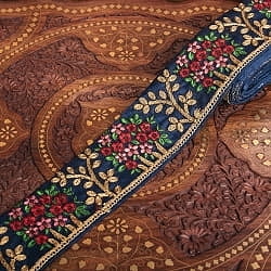 チロリアンテープ　メーター売 - 金糸が美しい　更紗模様のゴータ刺繍〔幅:約7.5cm〕の商品写真