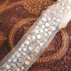 チロリアンテープ　メーター売 - ミラーワークと金糸が美しい〔幅:約8cm〕