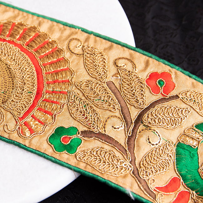 チロリアンテープ - ロール売 【極太幅9.8cm】 - 孔雀の愛 ゴータ刺繍 3 - 光が当たると表情が変わります
