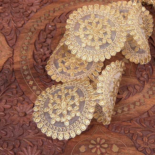 チロリアンテープ　メーター売 - 金糸が美しい　更紗模様のゴータ刺繍〔幅:約7.5cm〕 - 曼荼羅 3 - 他にはないとても素敵な雰囲気