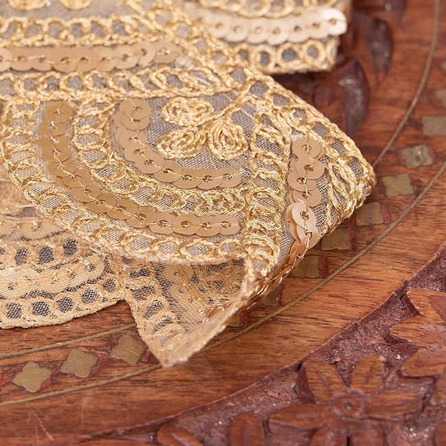 チロリアンテープ　メーター売 - 金糸が美しい　更紗模様のゴータ刺繍〔幅:約5cm〕 - アールデコ 4 - 別の角度から