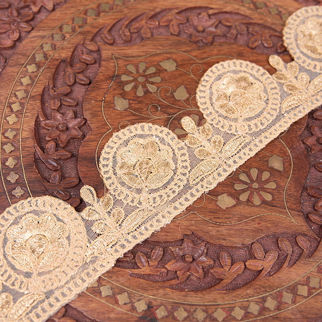 チロリアンテープ メーター売 - 金糸が美しい 更紗模様のゴータ刺繍〔幅:約5cm〕 - 花園 5 - 裏面はこのようになっております