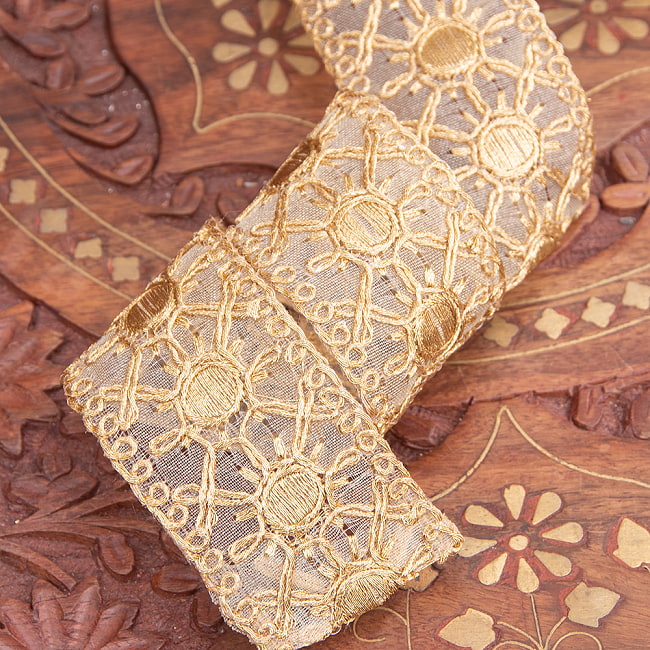 チロリアンテープ　メーター売 - 金糸が美しい　更紗模様のゴータ刺繍〔幅:約3.5cm〕 - 太陽 3 - 他にはないとても素敵な雰囲気