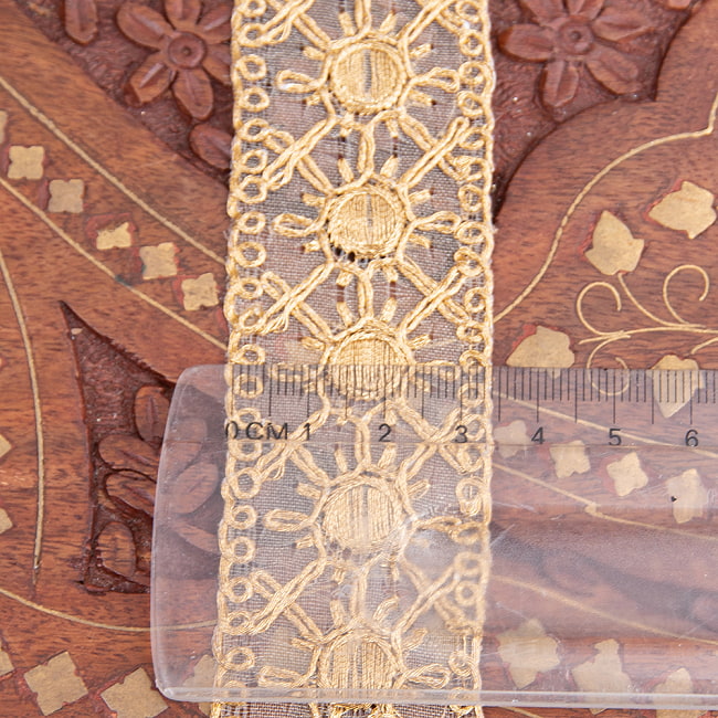 チロリアンテープ　メーター売 - 金糸が美しい　更紗模様のゴータ刺繍〔幅:約3.5cm〕 - 太陽 7 - 横幅はこのようになります