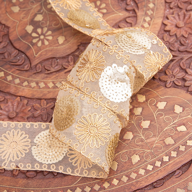 チロリアンテープ　メーター売 - 金糸が美しい　更紗模様のゴータ刺繍〔幅:約4.5cm〕 - ひまわり 3 - 他にはないとても素敵な雰囲気