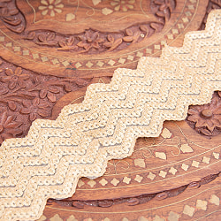 〔メーター売り〕チロリアンテープ　メーター売 - 金糸が美しい　更紗模様のゴータ刺繍〔幅:約6cm〕 - さざ波 - サブ5