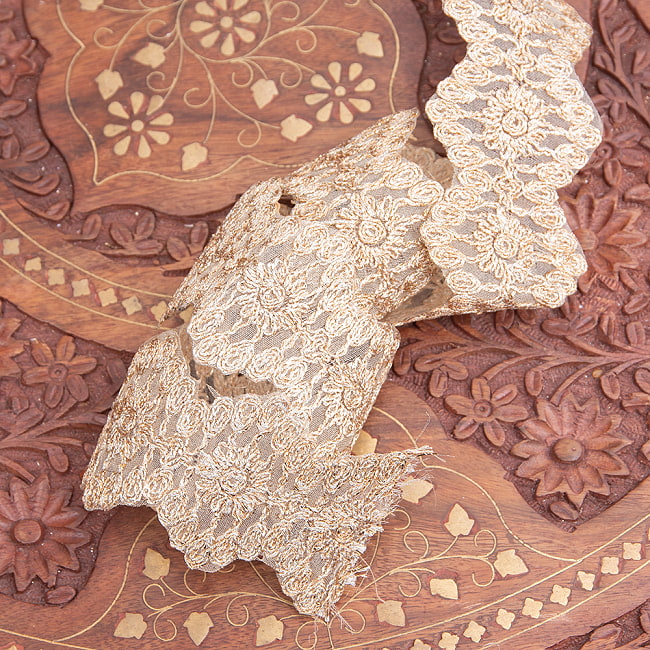 チロリアンテープ　メーター売 - 金糸が美しい　更紗模様のゴータ刺繍〔幅:約5.5cm〕 - ヘキサゴン 3 - 他にはないとても素敵な雰囲気