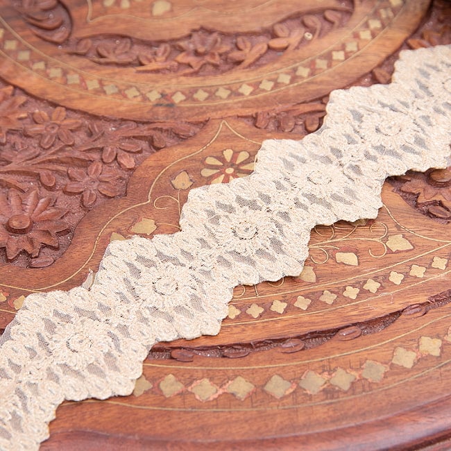 チロリアンテープ　メーター売 - 金糸が美しい　更紗模様のゴータ刺繍〔幅:約5.5cm〕 - ヘキサゴン 5 - 裏面はこのようになっております