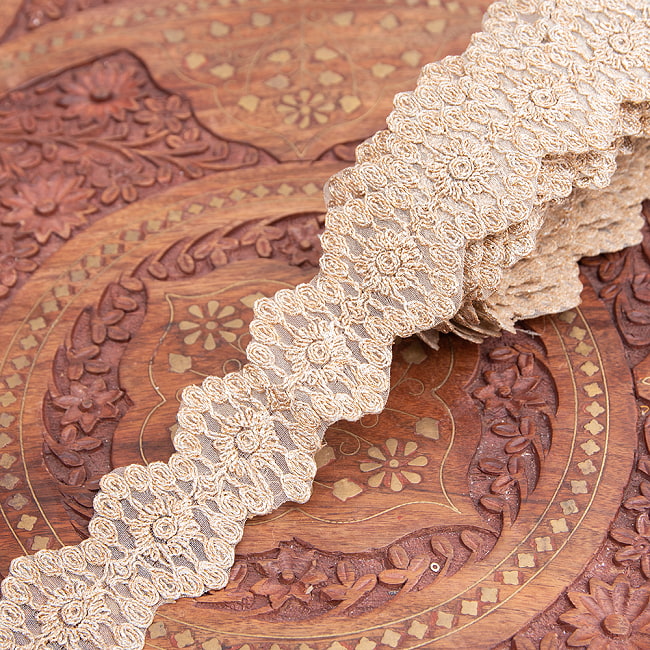 チロリアンテープ　メーター売 - 金糸が美しい　更紗模様のゴータ刺繍〔幅:約5.5cm〕 - ヘキサゴン 1