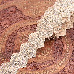 チロリアンテープ　メーター売 - 金糸が美しい　更紗模様のゴータ刺繍〔幅:約5.5cm〕 - ヘキサゴン