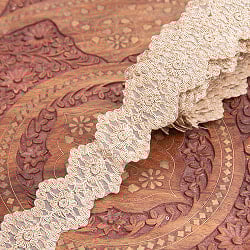 〔メーター売り〕チロリアンテープ　メーター売 - 金糸が美しい　更紗模様のゴータ刺繍〔幅:約5.5cm〕 - ヘキサゴンの商品写真