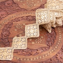 【各色あり】〔メーター売り〕 チロリアンテープ　メーター売 - 金糸が美しい　更紗模様のゴータ刺繍〔幅:約5cm〕 - ダイヤ