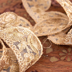 【各色あり】〔メーター売り〕 チロリアンテープ　メーター売 - 金糸が美しい　更紗模様のゴータ刺繍〔幅:約3.5cm〕 - 庭園 - サブ2