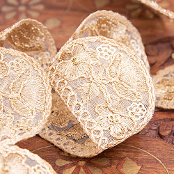 【各色あり】〔メーター売り〕 チロリアンテープ　メーター売 - 金糸が美しい　更紗模様のゴータ刺繍〔幅:約3.5cm〕 - 庭園 - サブ4