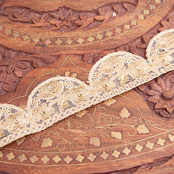 【各色あり】〔メーター売り〕 チロリアンテープ　メーター売 - 金糸が美しい　更紗模様のゴータ刺繍〔幅:約3.5cm〕 - 庭園 - サブ5