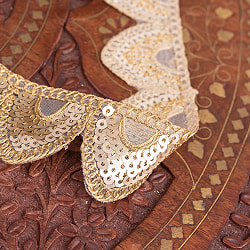 〔メーター売り〕チロリアンテープ　メーター売 - 金糸が美しい　更紗模様のゴータ刺繍〔幅:約4cm〕 - 鱗 - サブ2