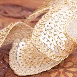 〔メーター売り〕チロリアンテープ　メーター売 - 金糸が美しい　更紗模様のゴータ刺繍〔幅:約4cm〕 - 鱗 - サブ4