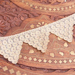 〔メーター売り〕チロリアンテープ　メーター売 - 金糸が美しい　更紗模様のゴータ刺繍〔幅:約5cm〕 - トライアングル - サブ5